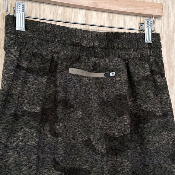 Feat Roam Joggers in Combat Sz XS - Picture 8 of 10